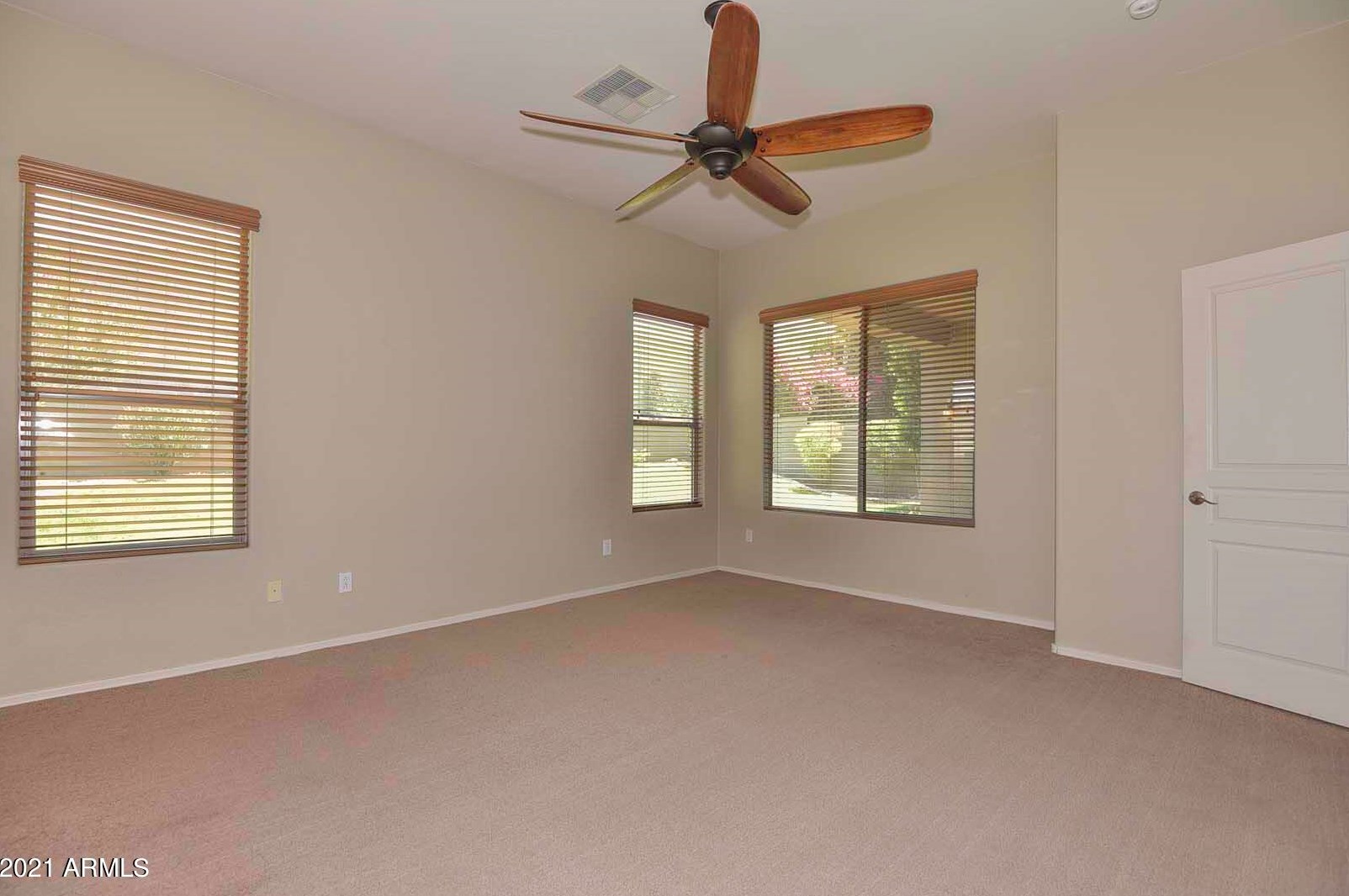 25403 Hackberry Dr, Phoenix AZ 85083-2452 exterior