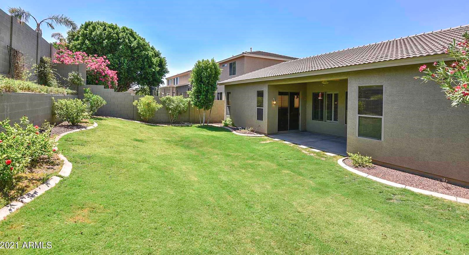 25403 Hackberry Dr, Phoenix AZ 85083-2452 exterior