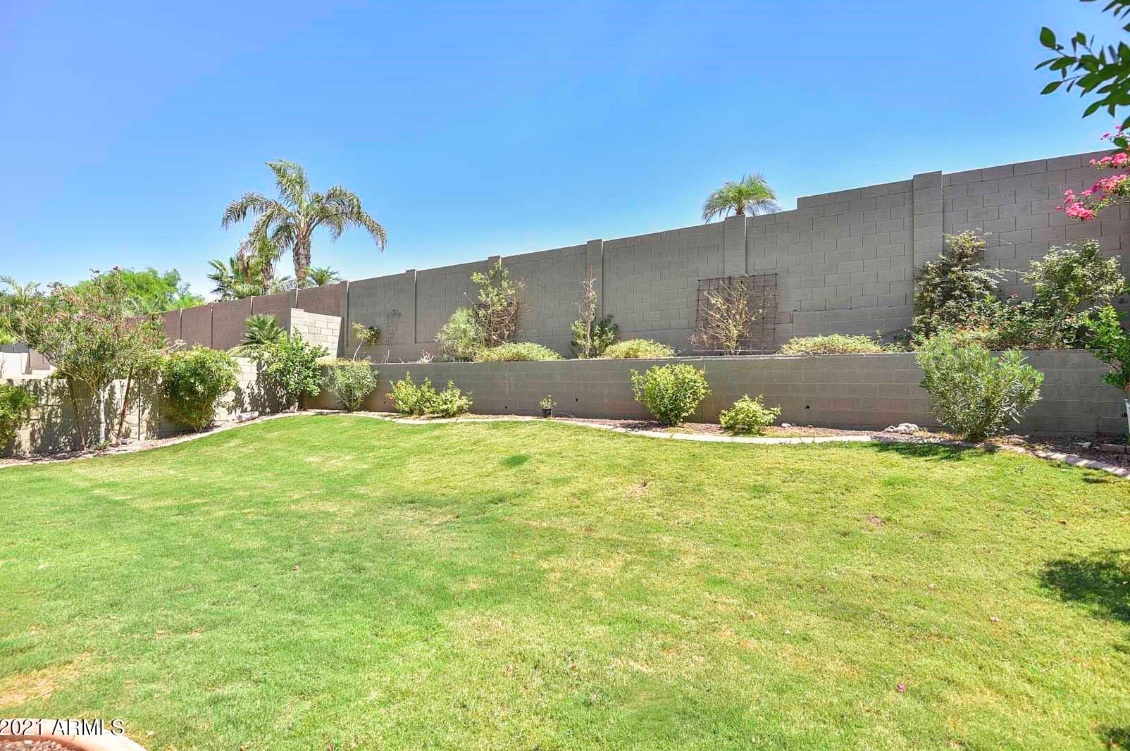 25403 Hackberry Dr, Phoenix AZ 85083-2452 exterior