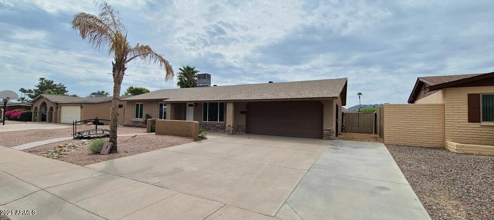 3429 Laurel Ln, Phoenix, AZ 85028-1318