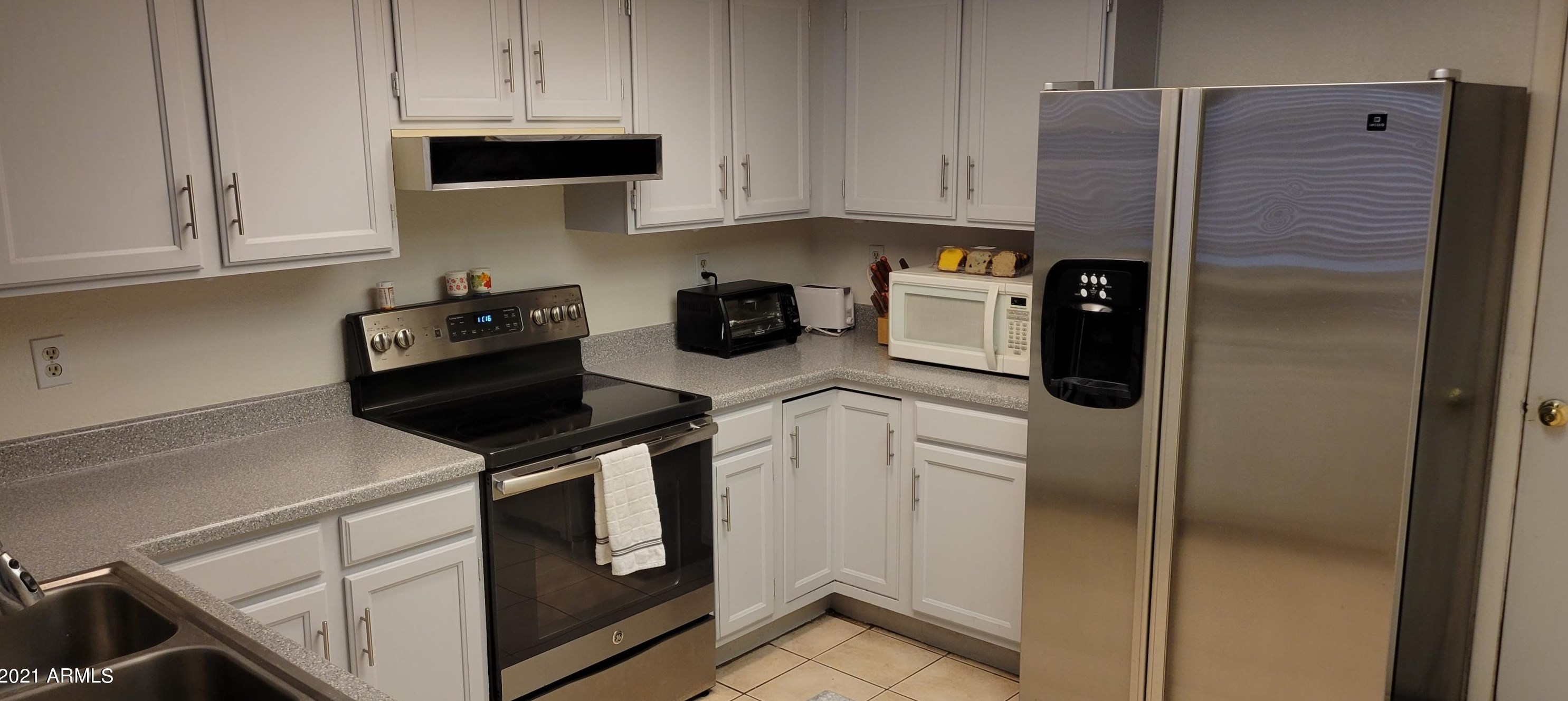 441 Taro Ln, Phoenix, AZ 85024-2252