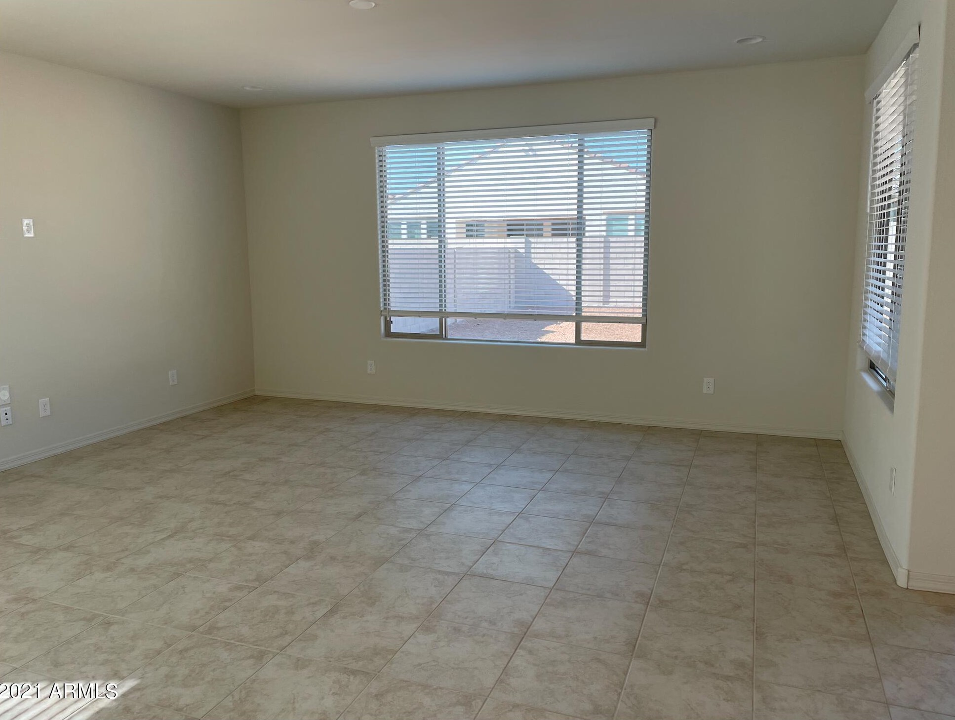 8750 W Solano Dr, Glendale, AZ 85305