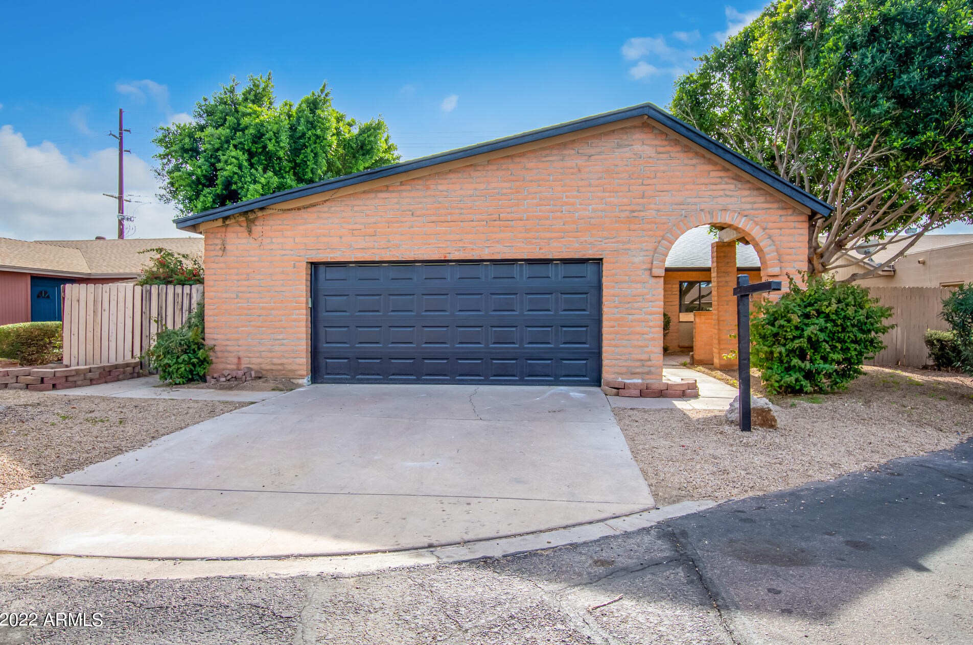 4035 Loma Ln, Phoenix, AZ 85051-5729