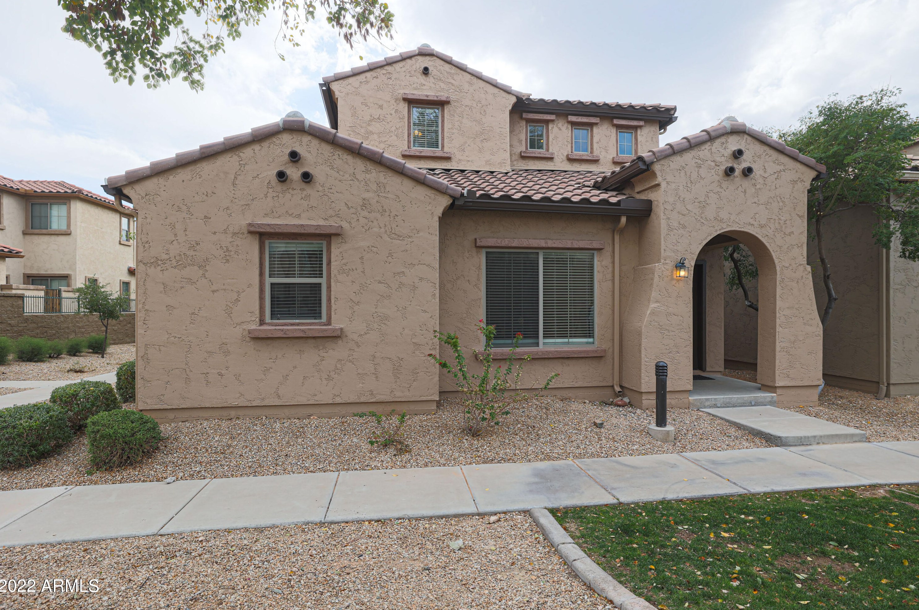 3666 Thalia Ct, Phoenix, AZ 85086-6034