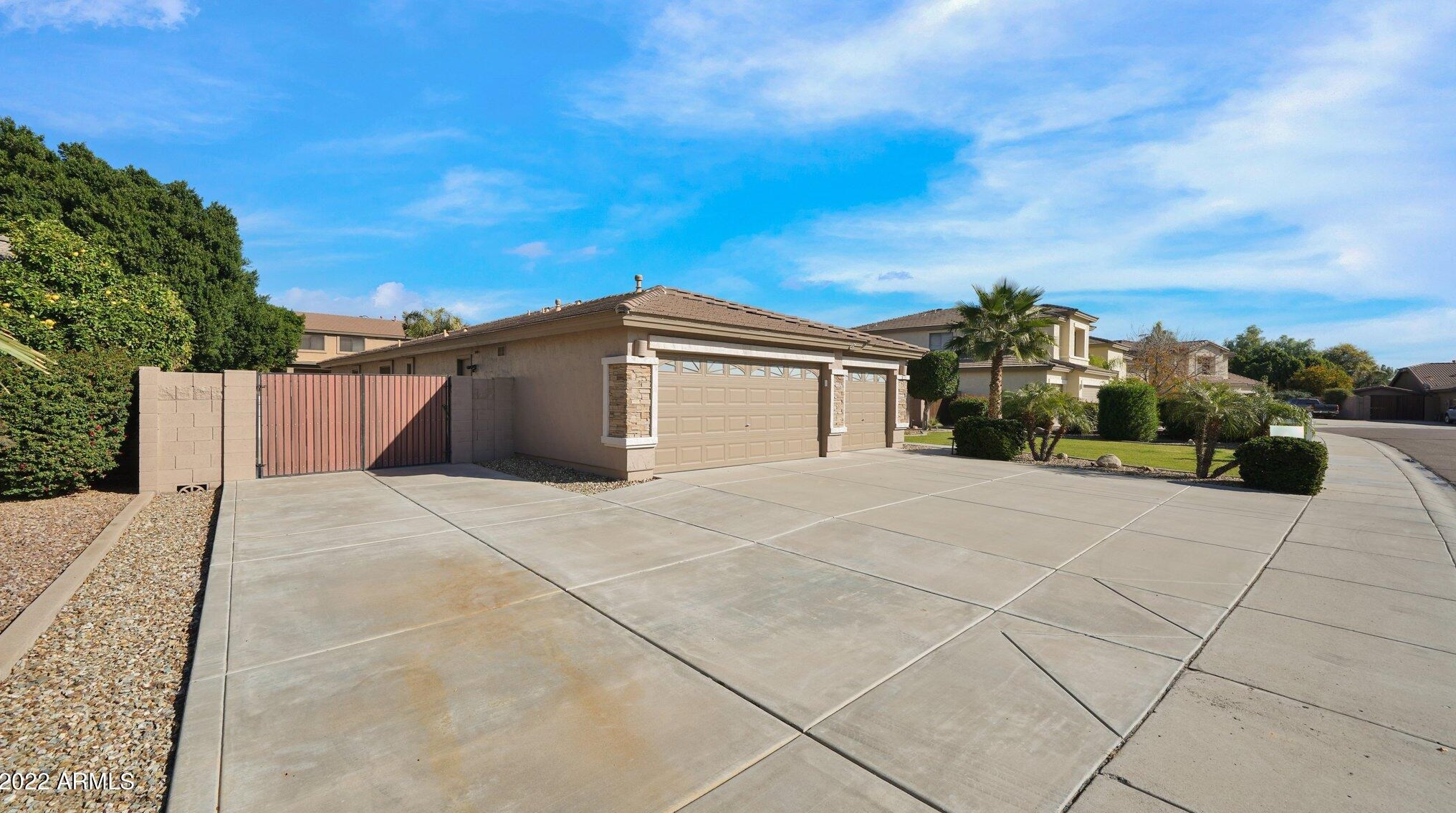 8730 Runion Dr, Peoria, AZ 85382-6411