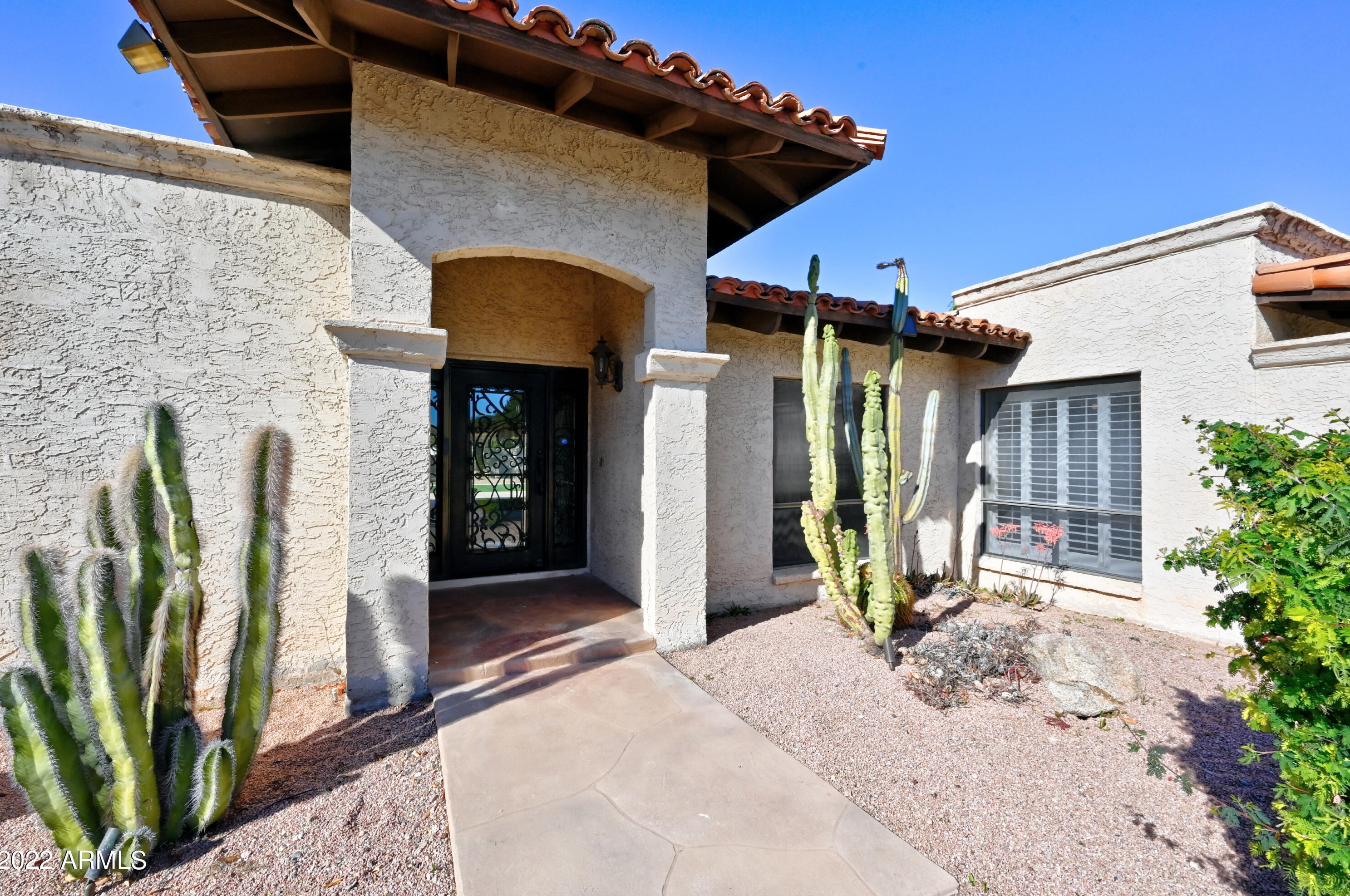 2102 Redmon Dr, Tempe, AZ 85283-3332