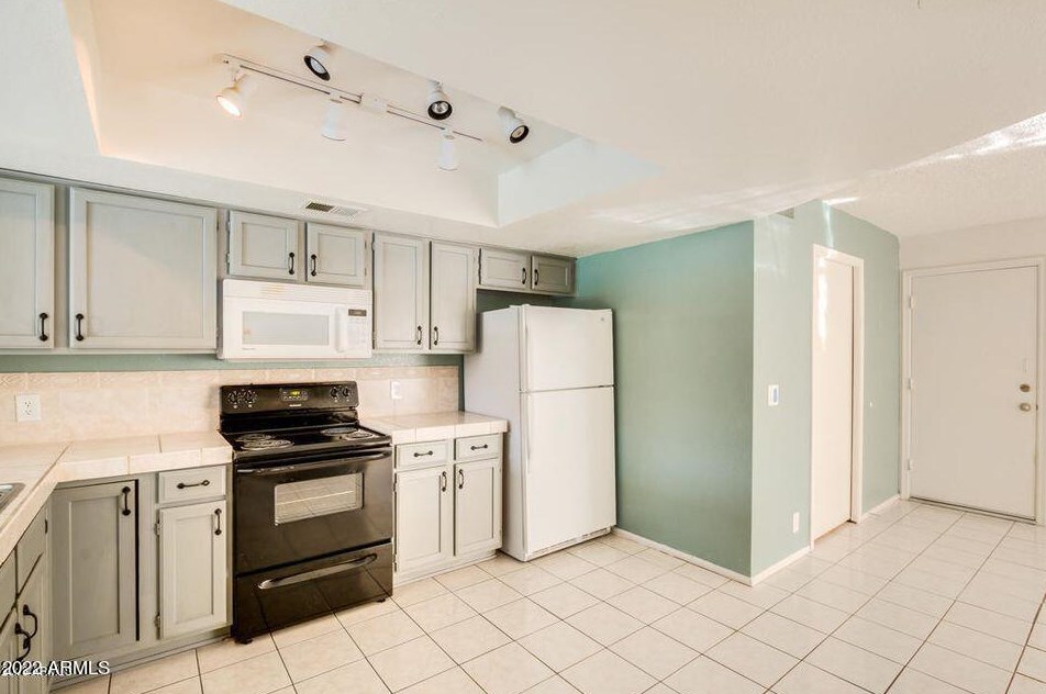 1644 Villa Maria Dr, Phoenix AZ  85022-1334 exterior
