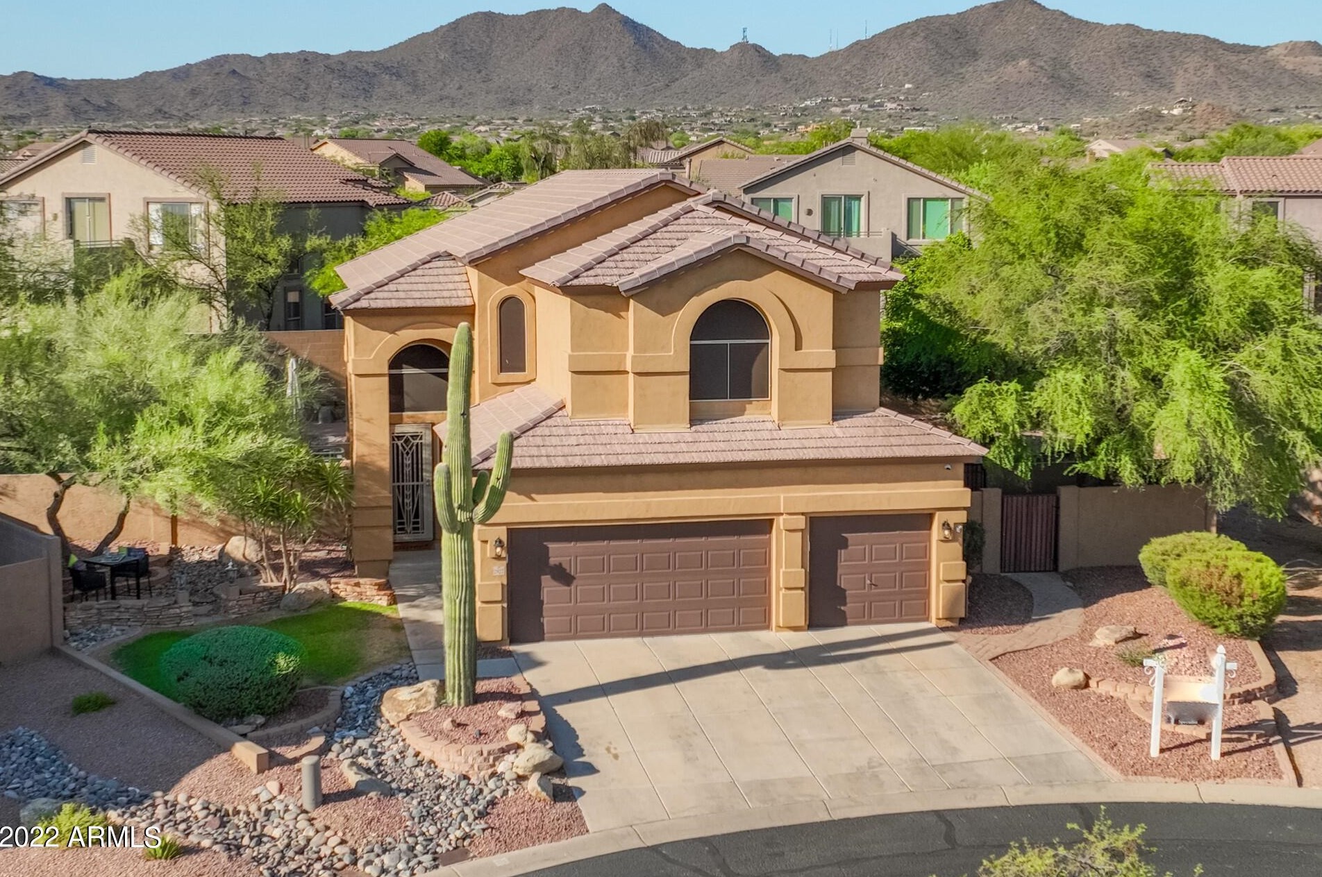 2927 Rowen Cir, Mesa, AZ 85207-0916