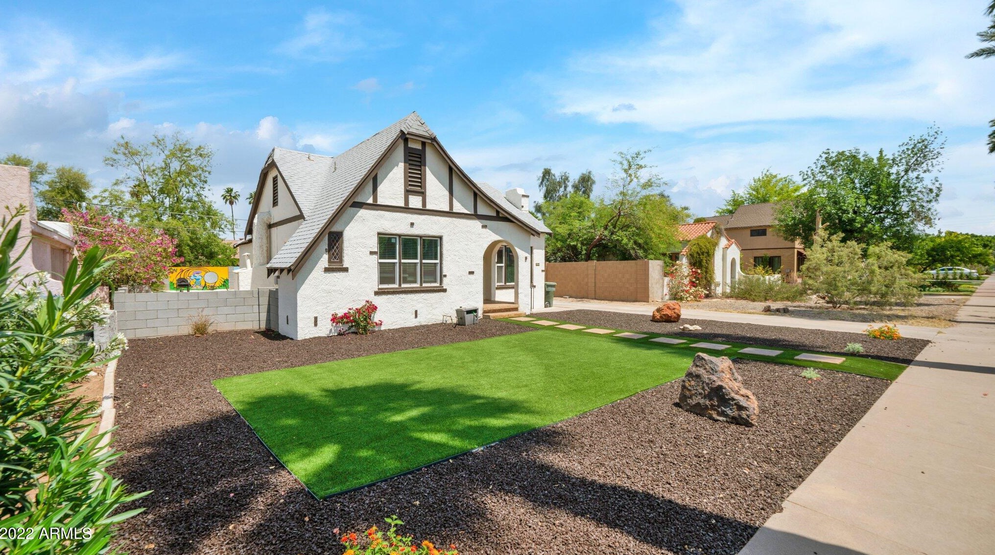 1566 E Cheery Lynn Rd, Phoenix, AZ 85014