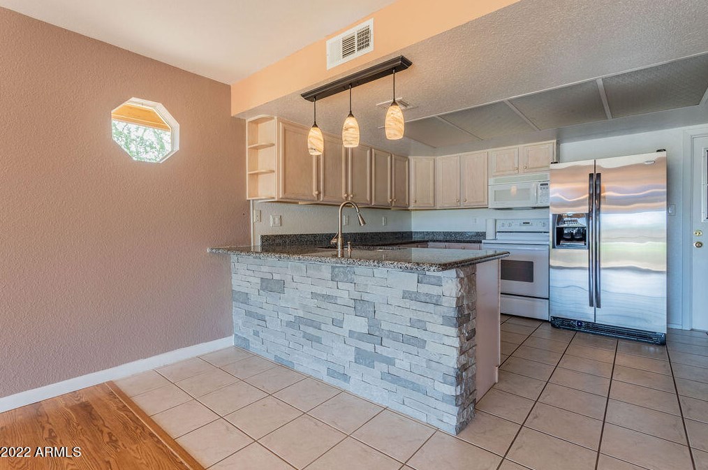 12003 Tonopah Dr, Phoenix, AZ 85044-2237