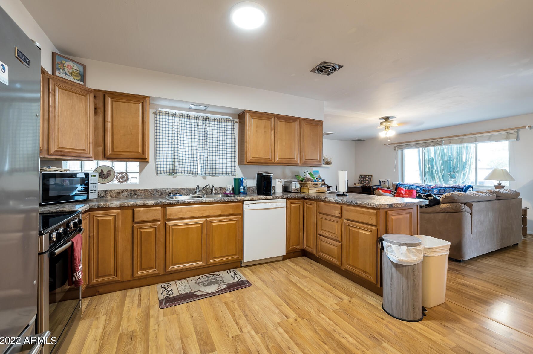 2414 Muriel Dr, Phoenix AZ 85053-6615 exterior