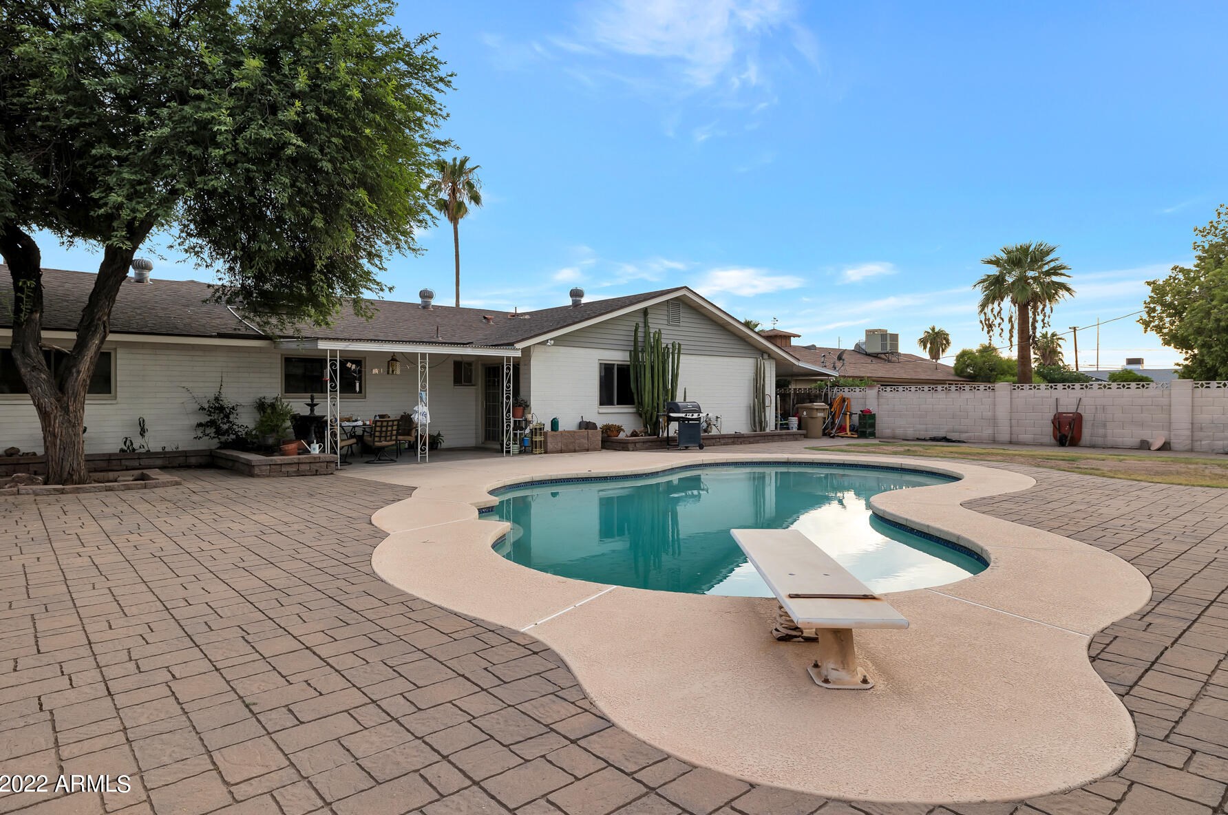 2414 Muriel Dr, Phoenix AZ 85053-6615 exterior