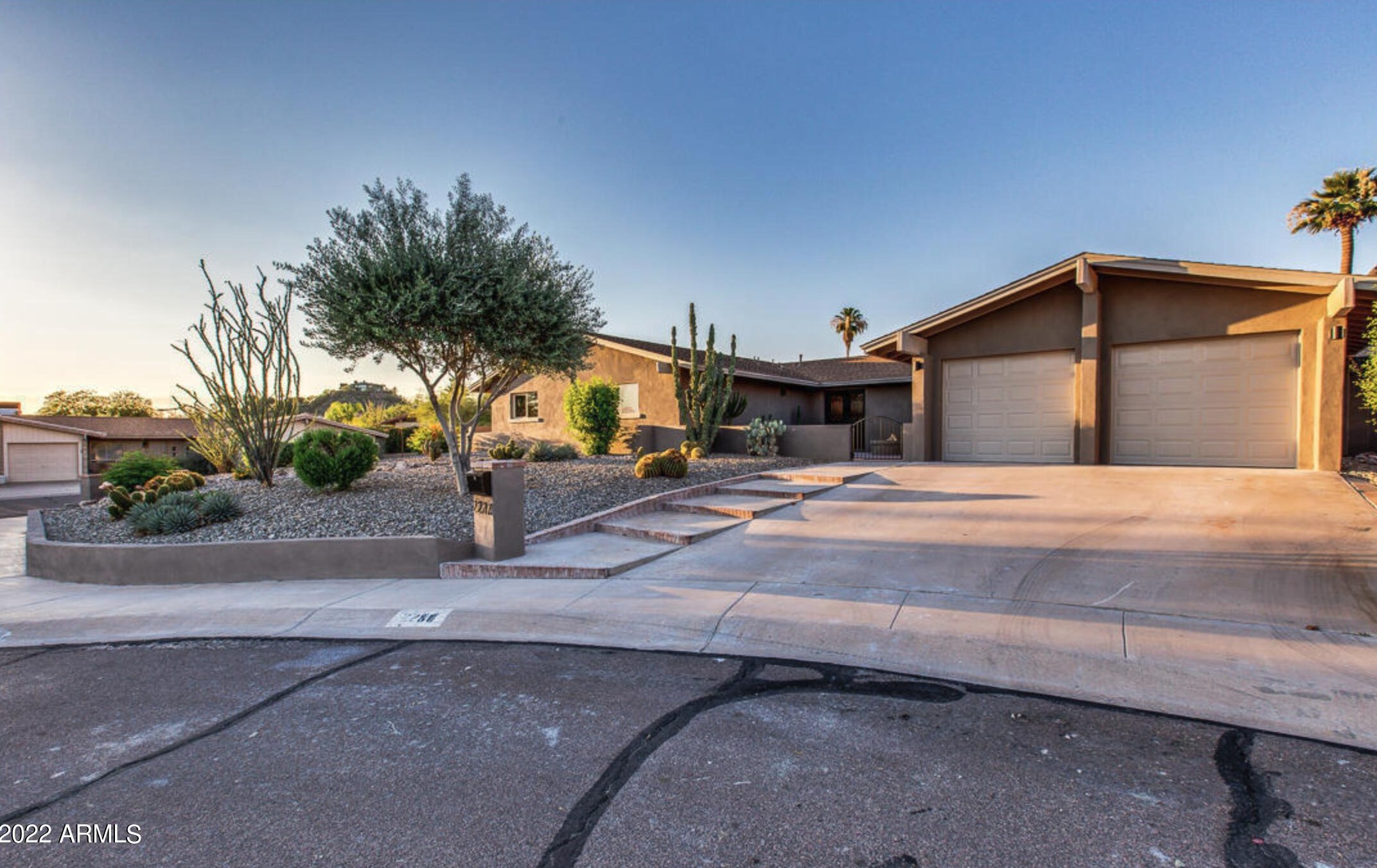 2237 E Nicolet Ave, Phoenix, AZ 85021