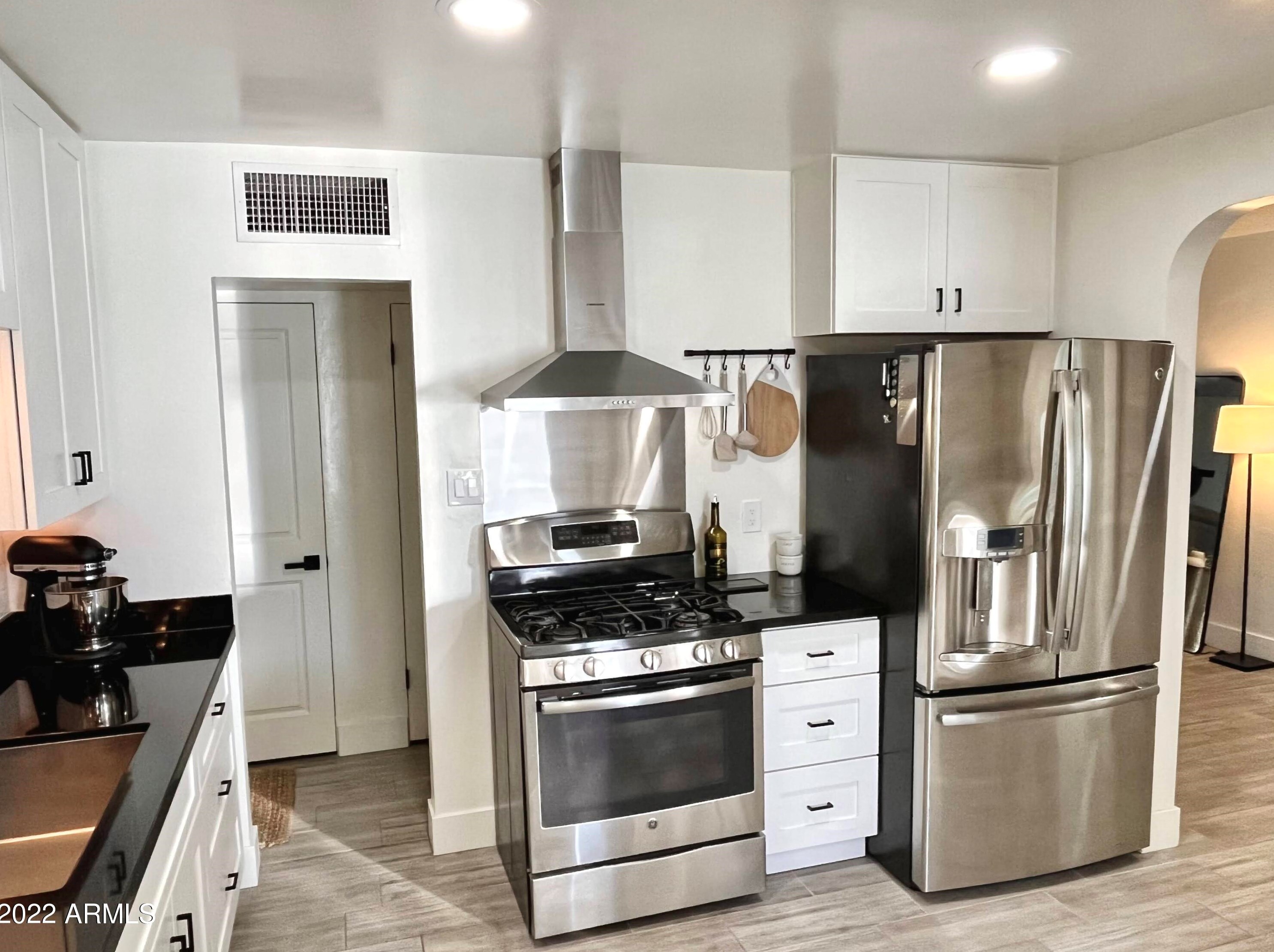 2509 Minnezona Ave, Phoenix AZ  85016-4953 exterior