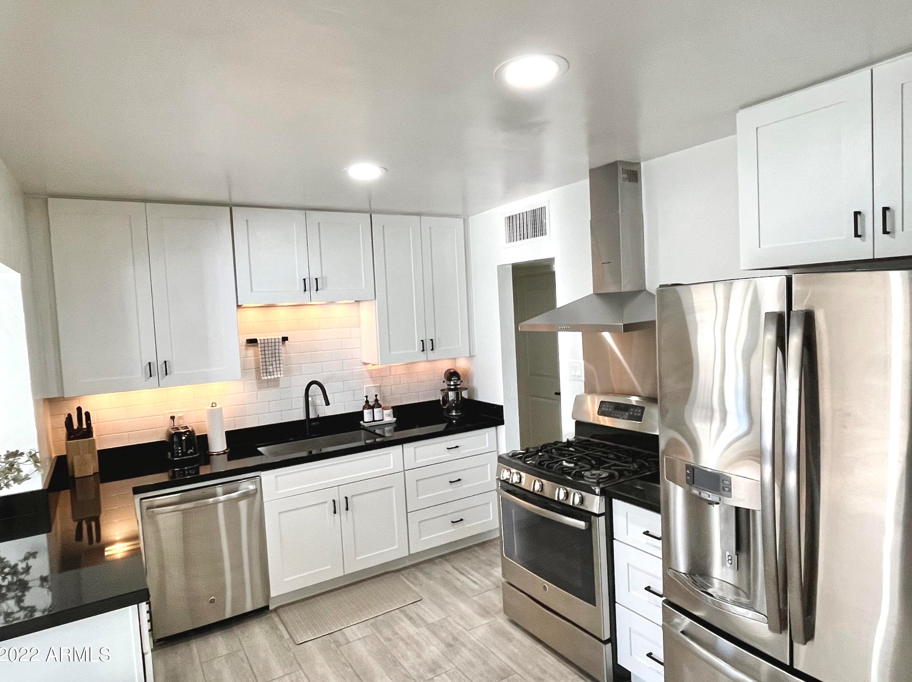2509 Minnezona Ave, Phoenix AZ  85016-4953 exterior