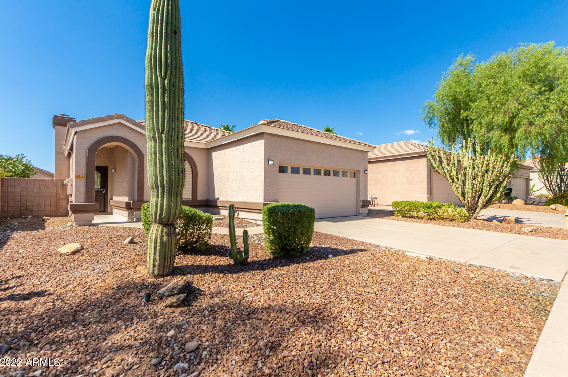 4232 Tether Trl, Phoenix, AZ 85050-8945
