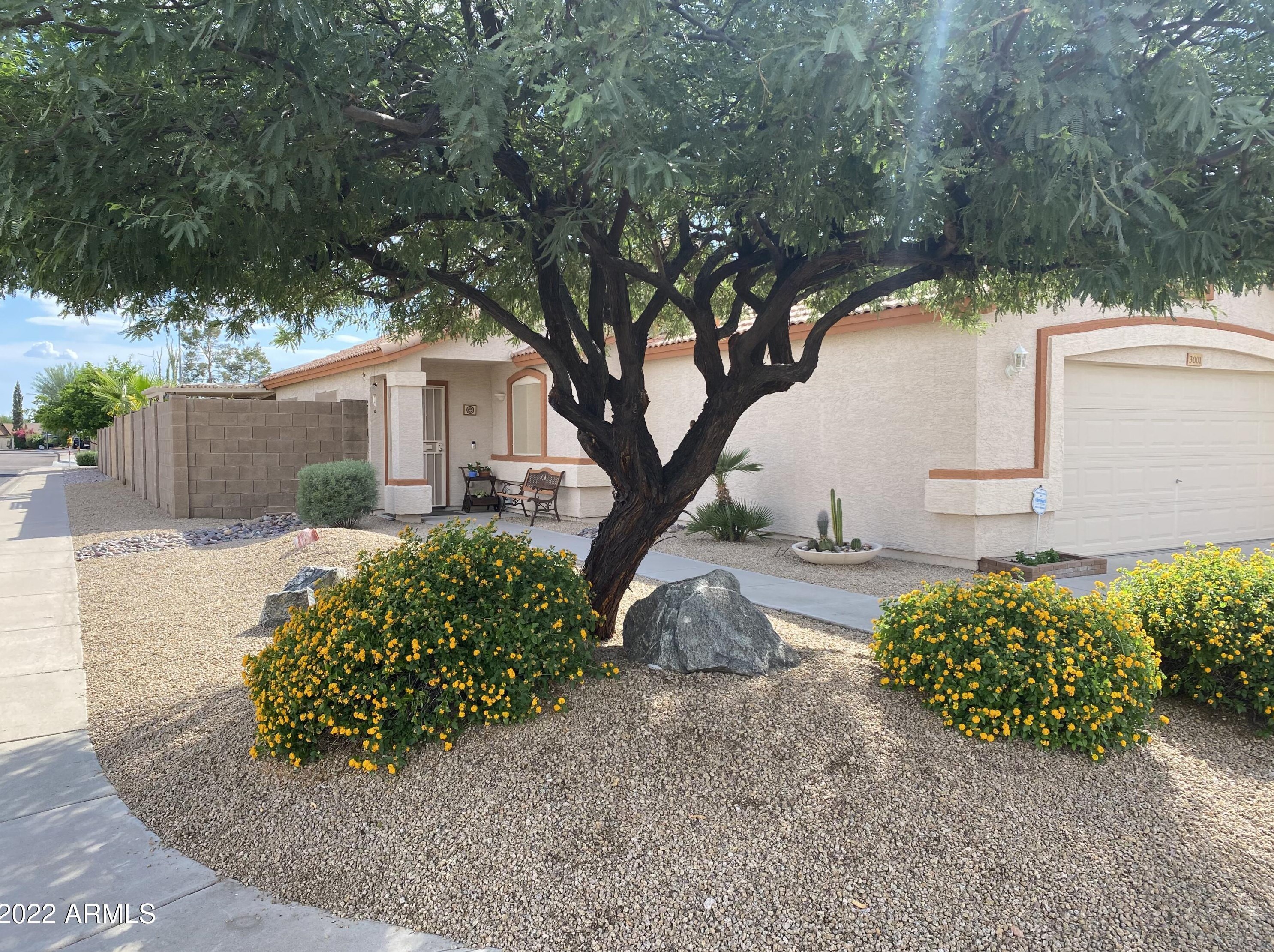 3001 Matthew Dr, Phoenix, AZ 85027-2366