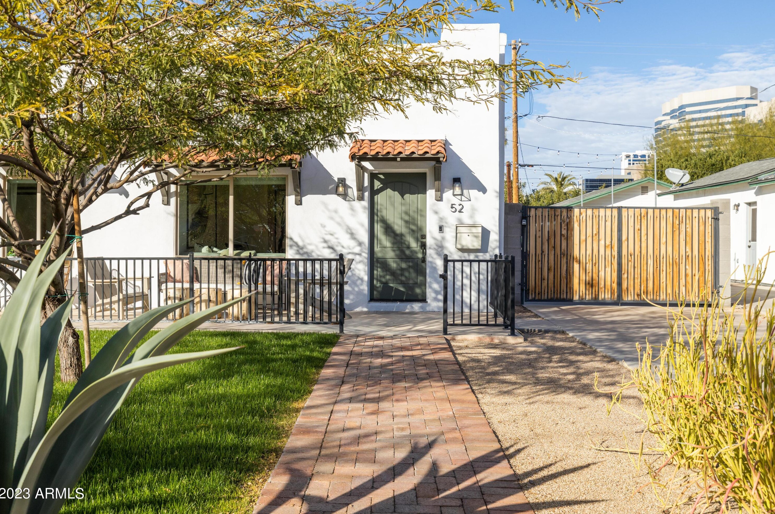 52 Lewis Ave, Phoenix AZ  85003-1037 exterior