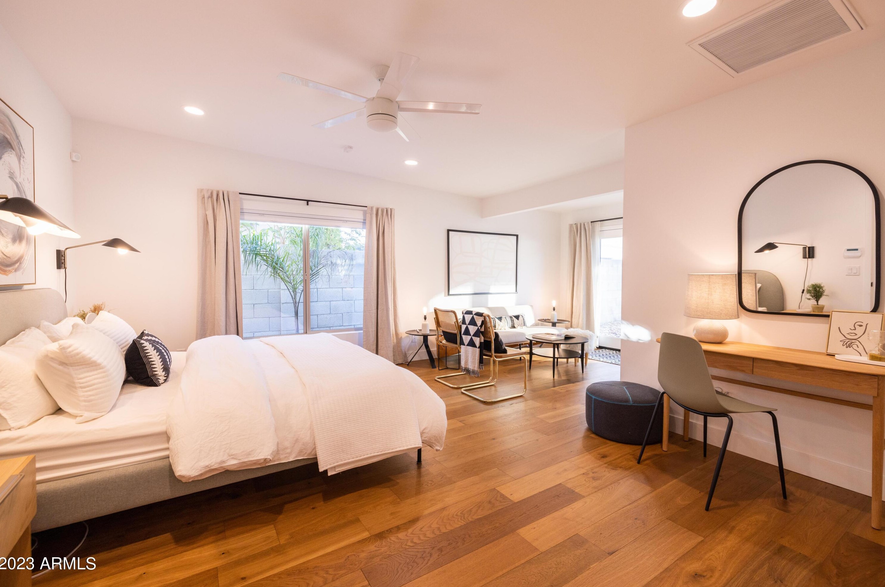 52 Lewis Ave, Phoenix AZ  85003-1037 exterior