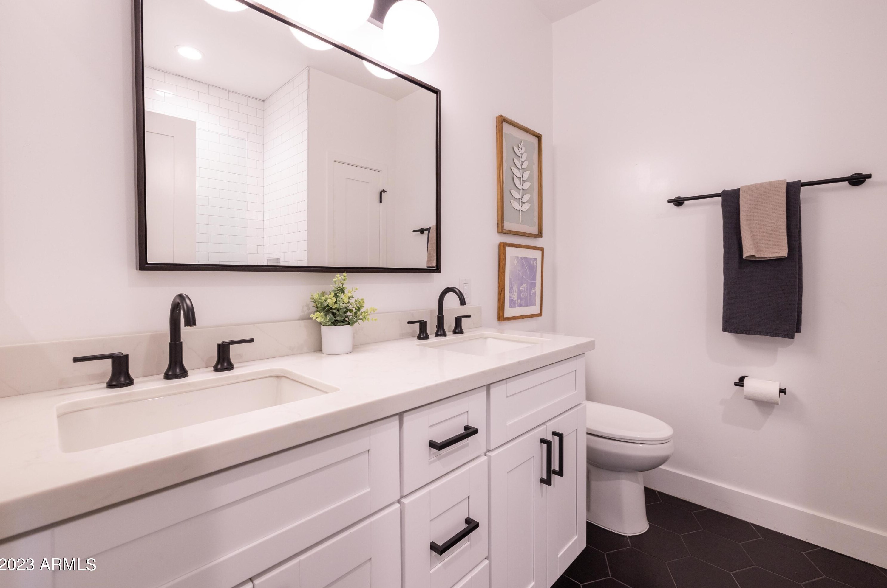 52 Lewis Ave, Phoenix AZ  85003-1037 exterior