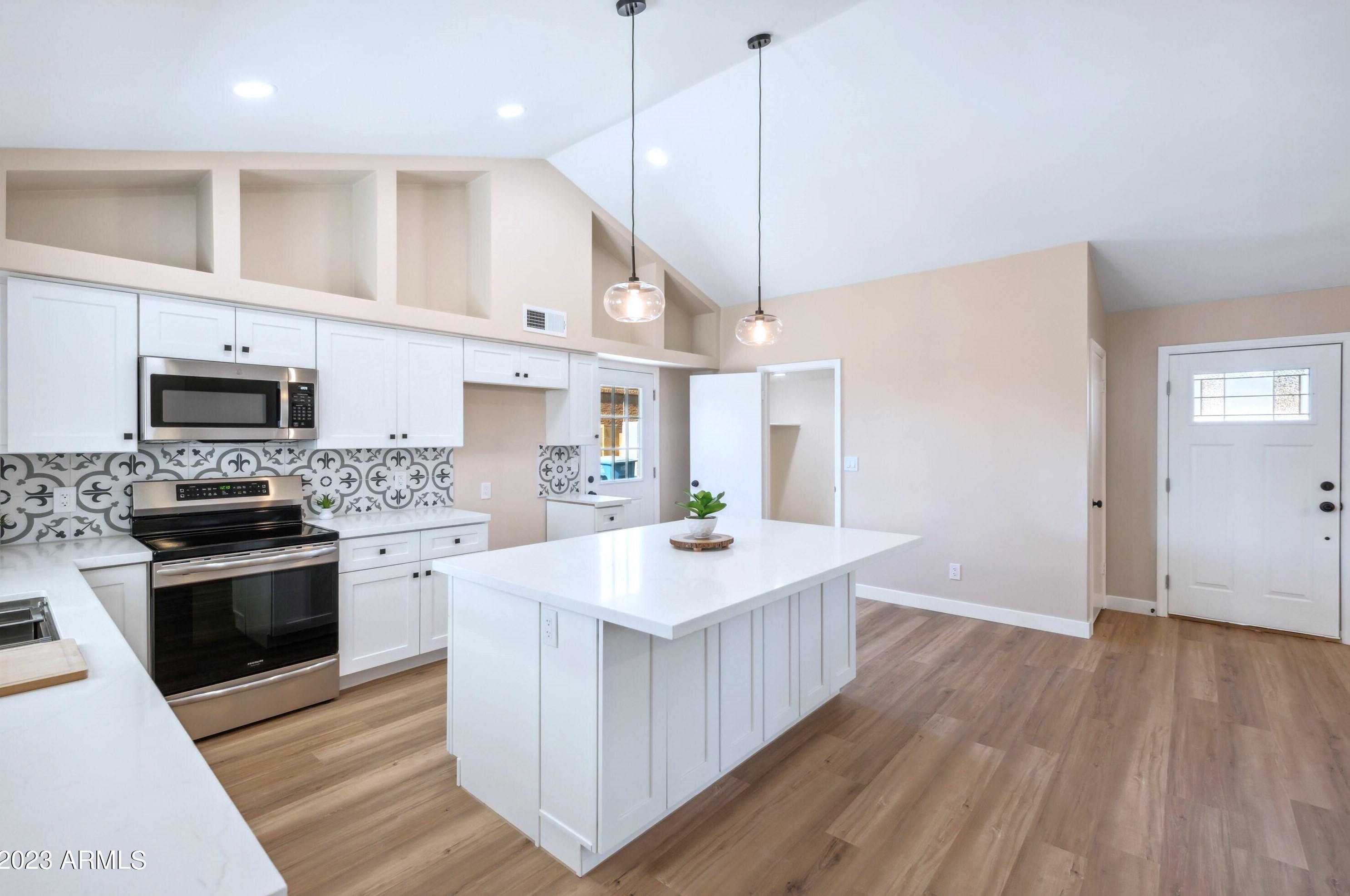 925 Tonto Ln, Phoenix, AZ 85024-1728
