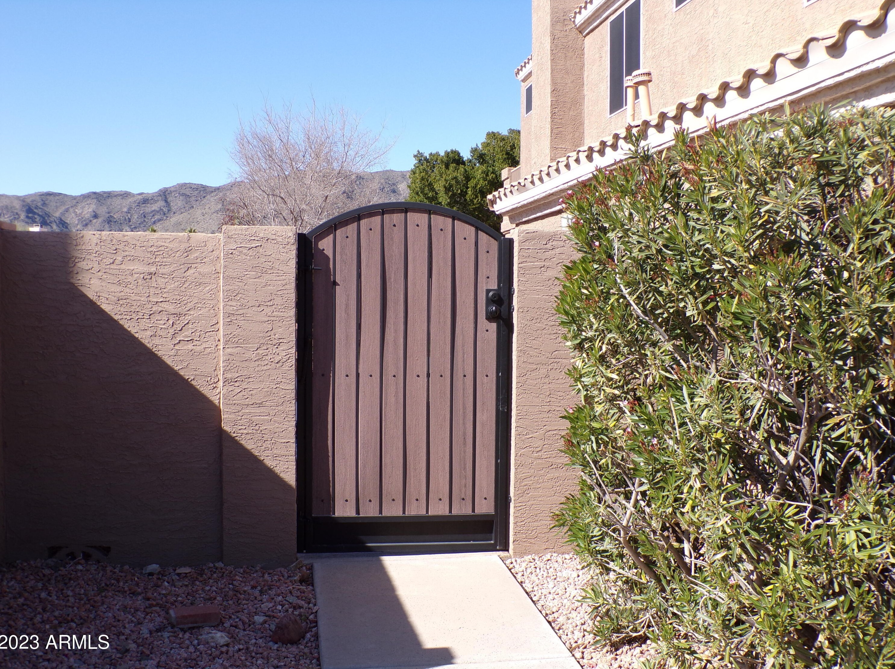 710 Mountain Vista Dr, Phoenix AZ  85045-0629 exterior