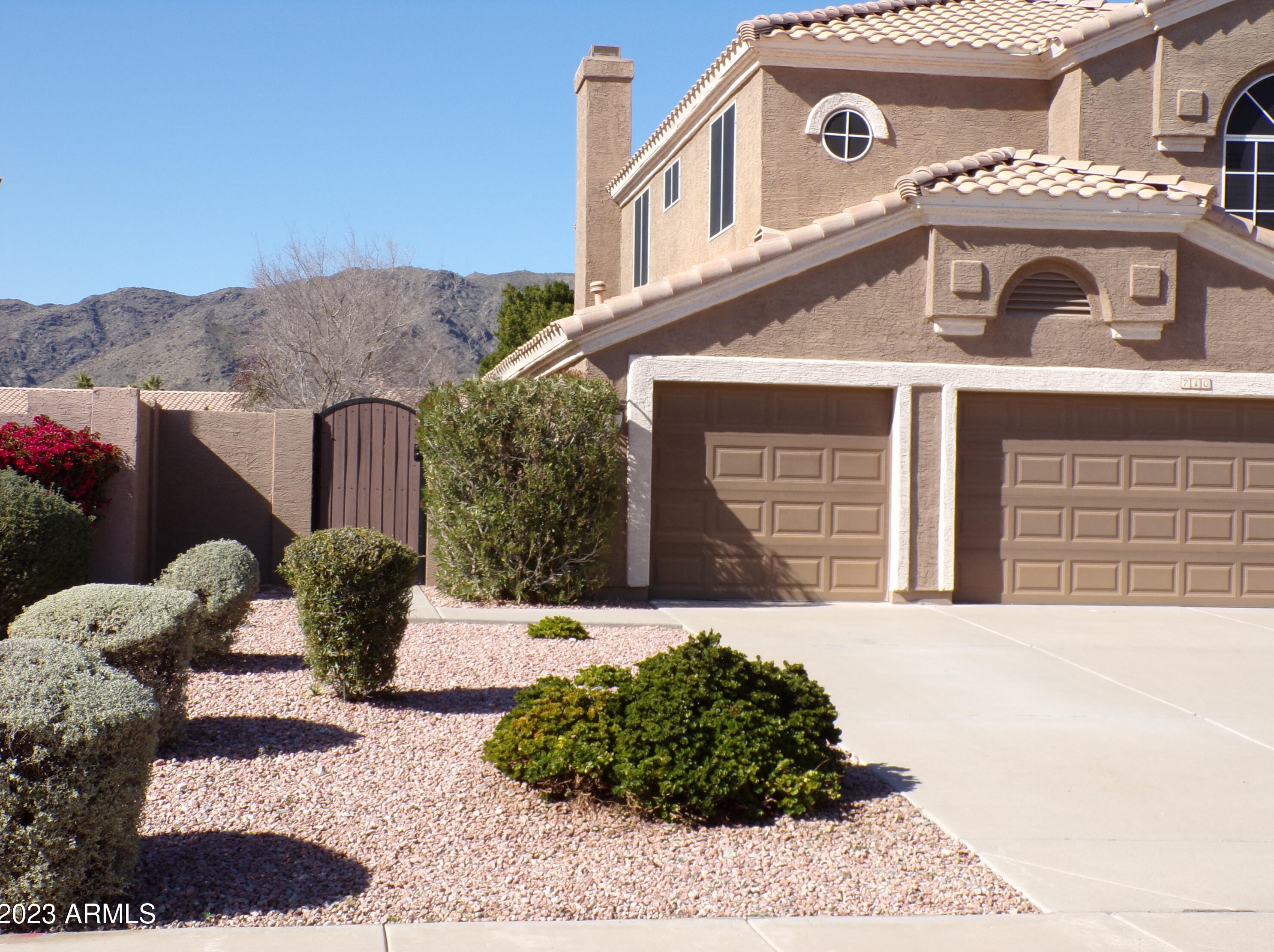710 Mountain Vista Dr, Phoenix AZ  85045-0629 exterior