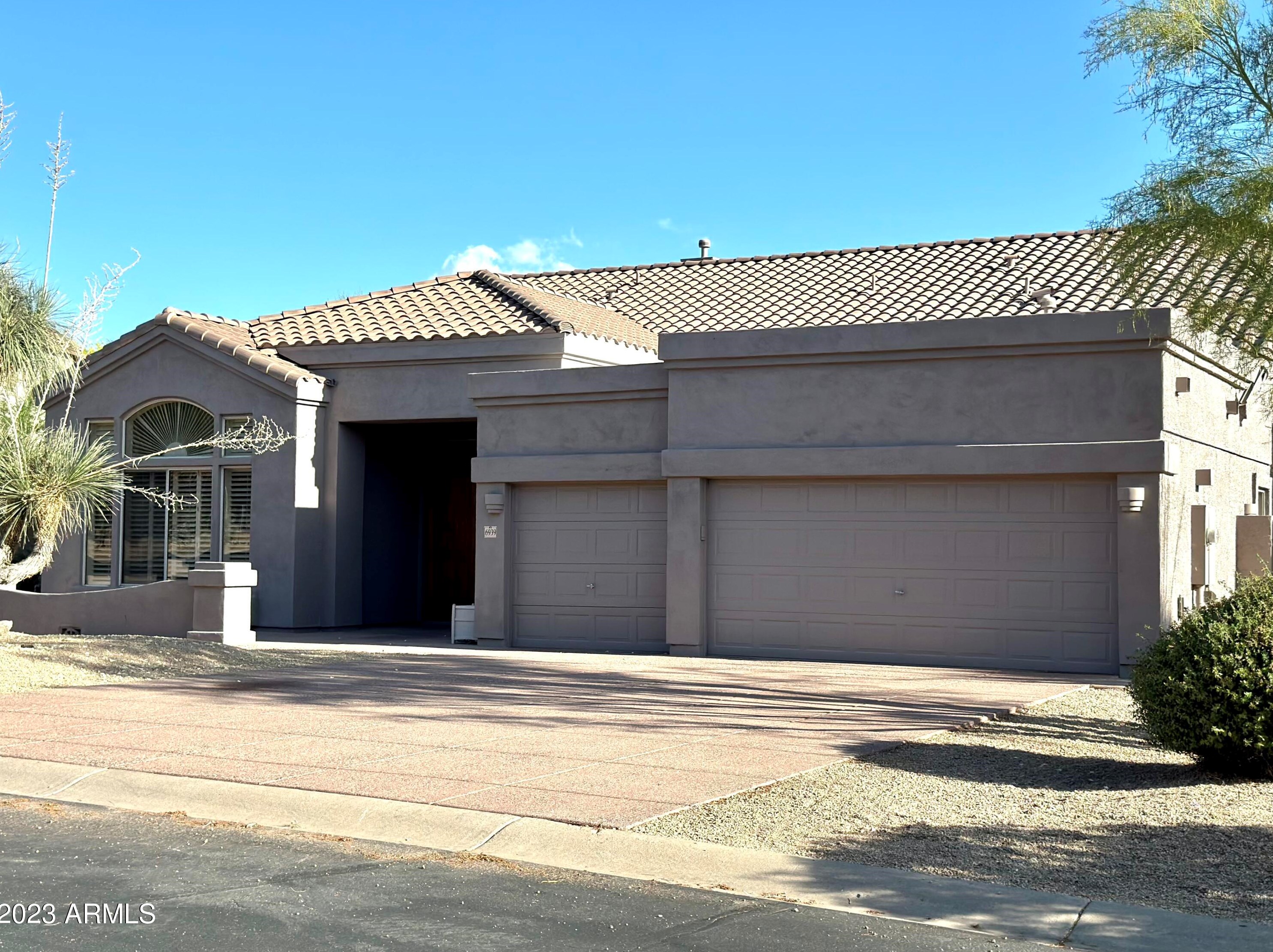 6939 Saddleback Cir, Mesa, AZ 85207-0936