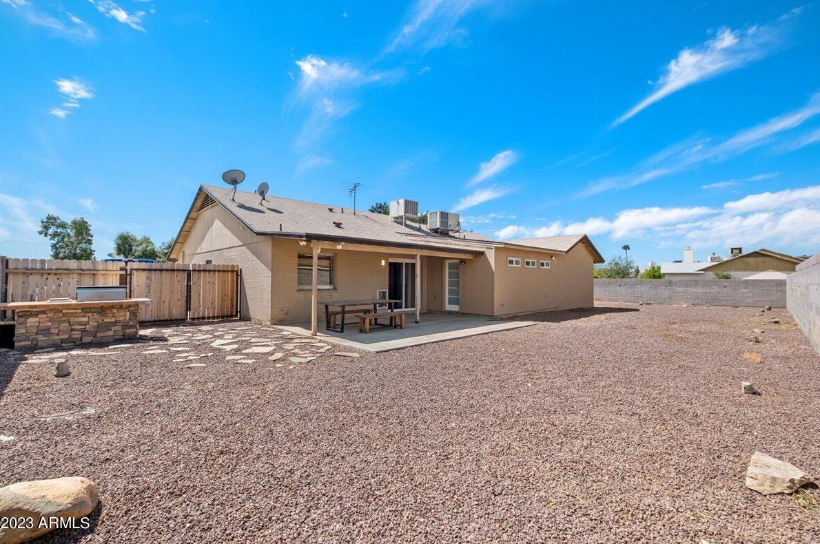 1460 Tonopah Dr, Phoenix AZ  85027-3654 exterior