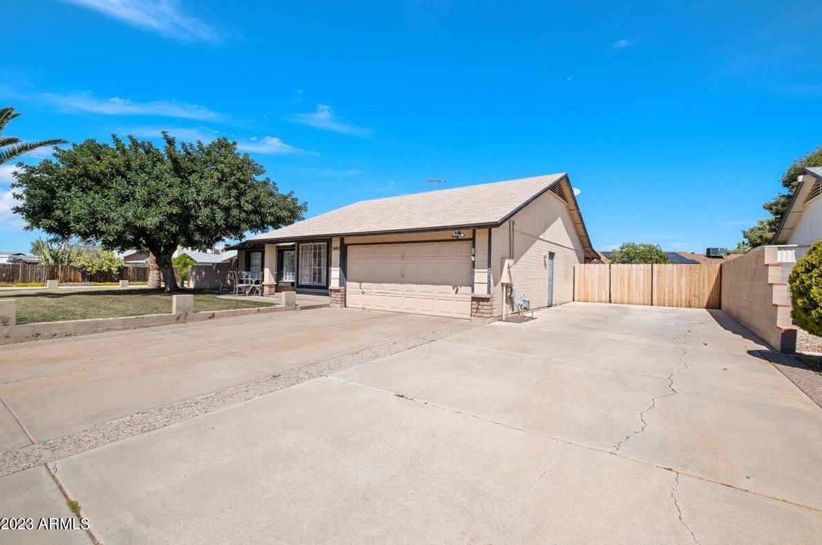 1460 Tonopah Dr, Phoenix AZ  85027-3654 exterior