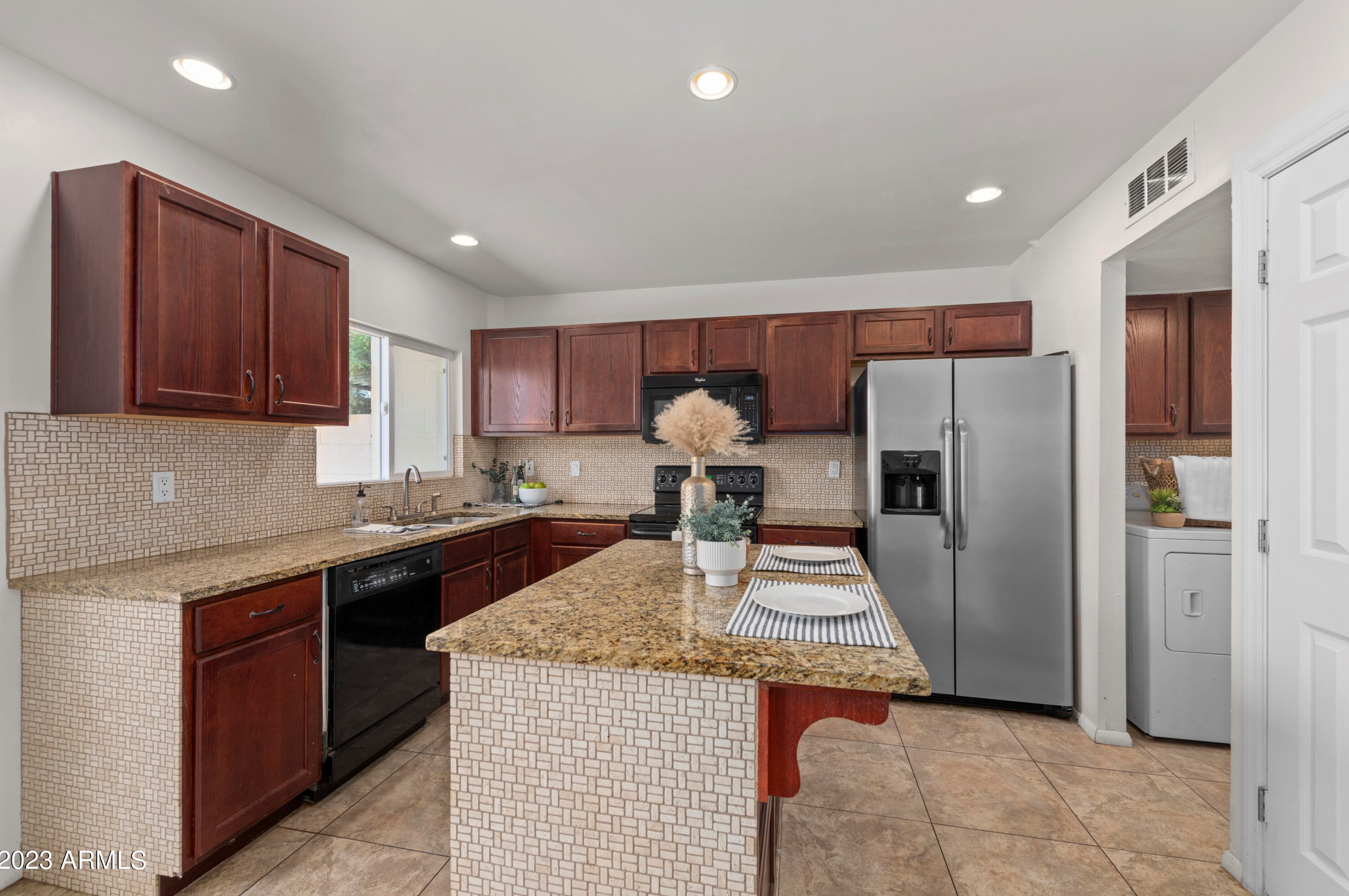 2021 Hazelwood Pkwy, Phoenix, AZ 85015-4141