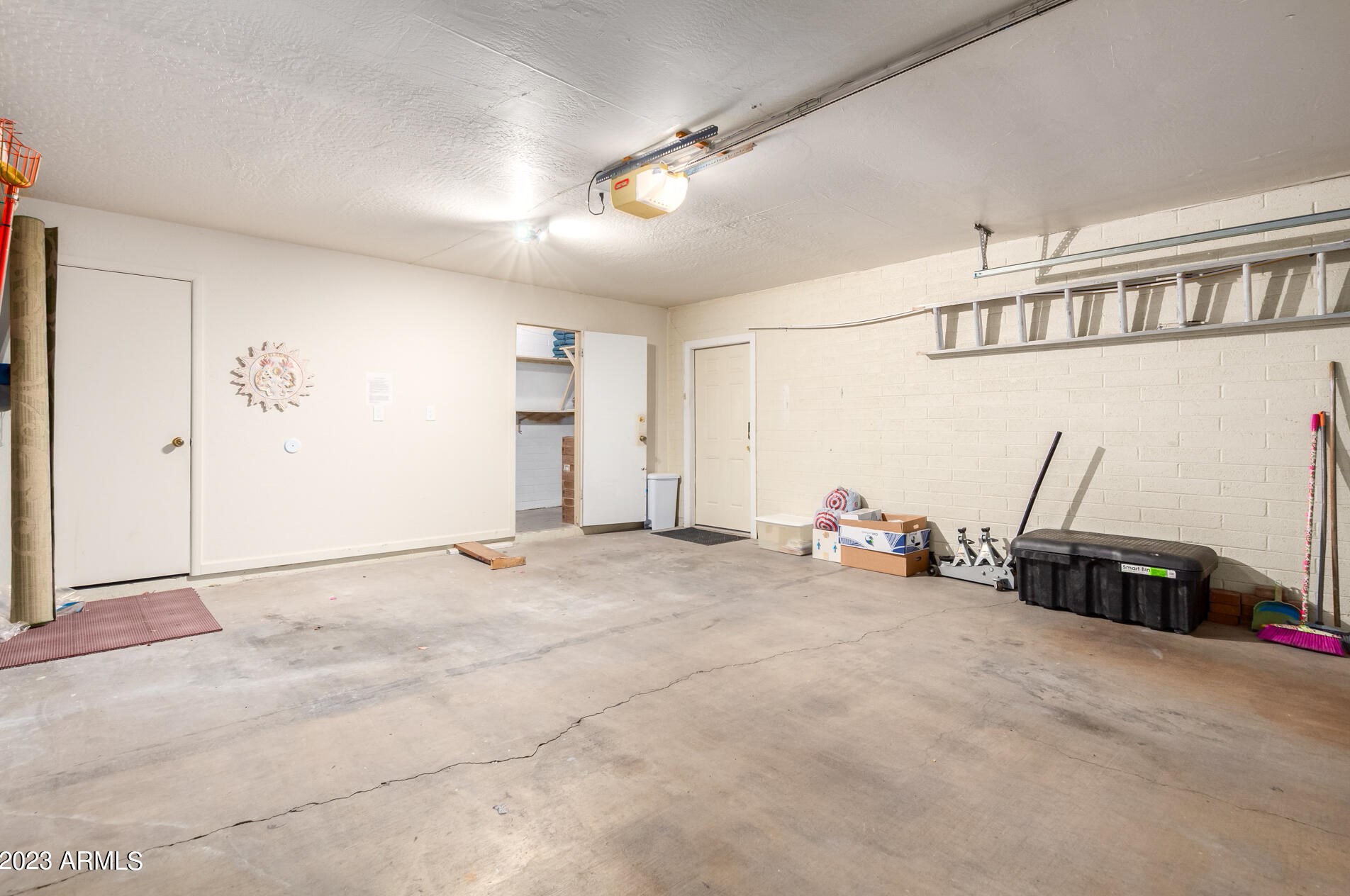 1916 Morningside Dr, Phoenix AZ  85023-2373 exterior