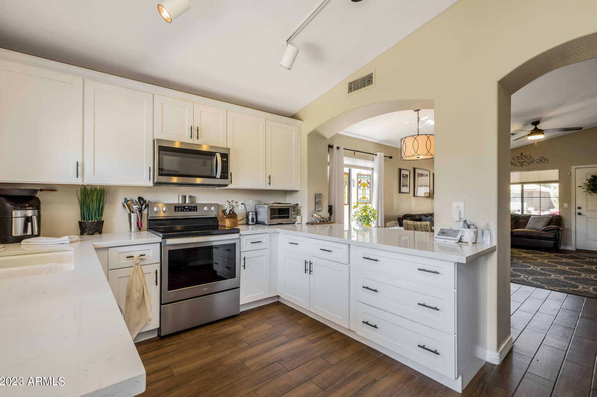 3243 Hononegh Dr, Phoenix, AZ 85050-4803
