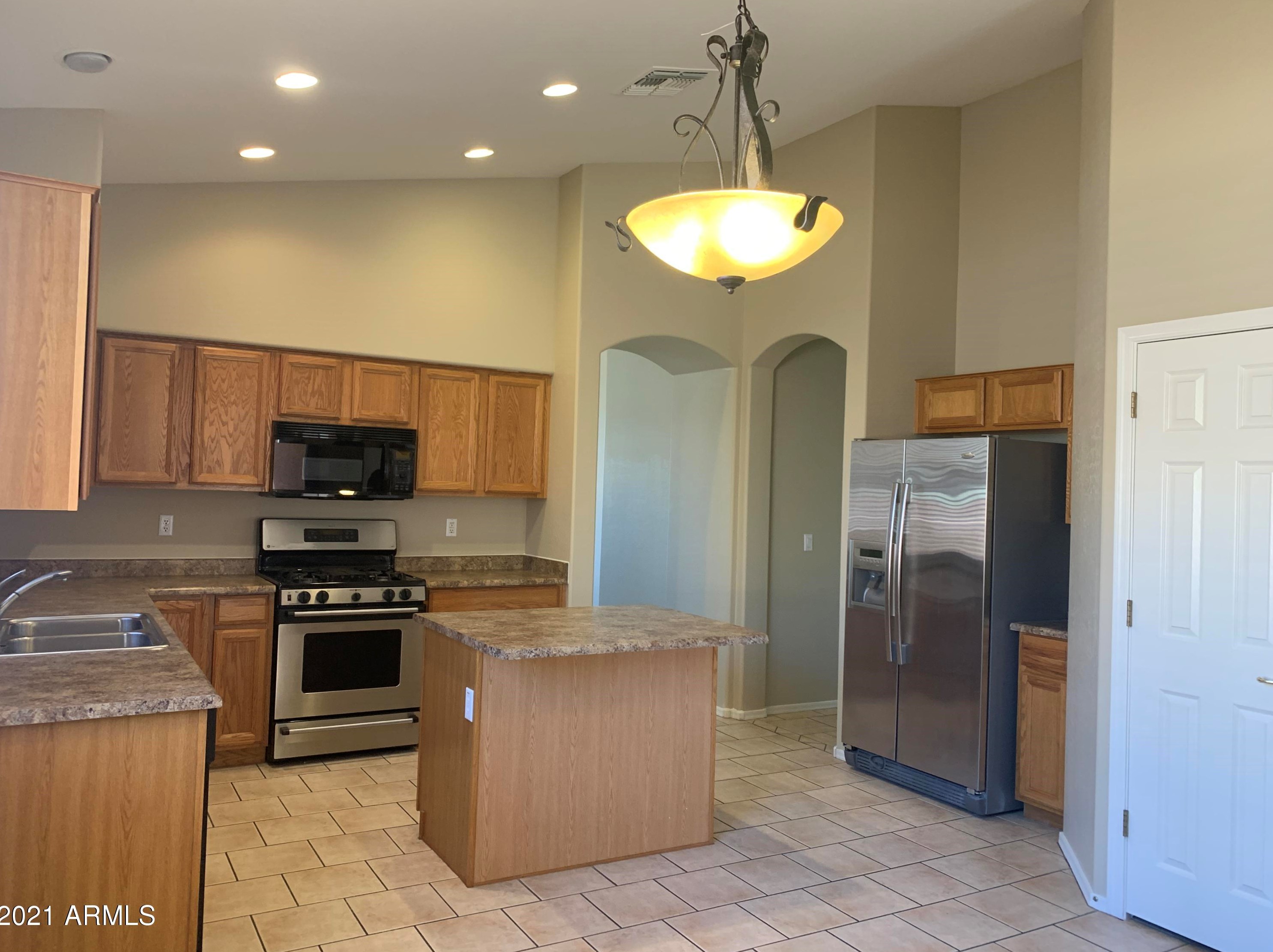 10460 182nd Dr, Goodyear AZ  85338-5108 exterior