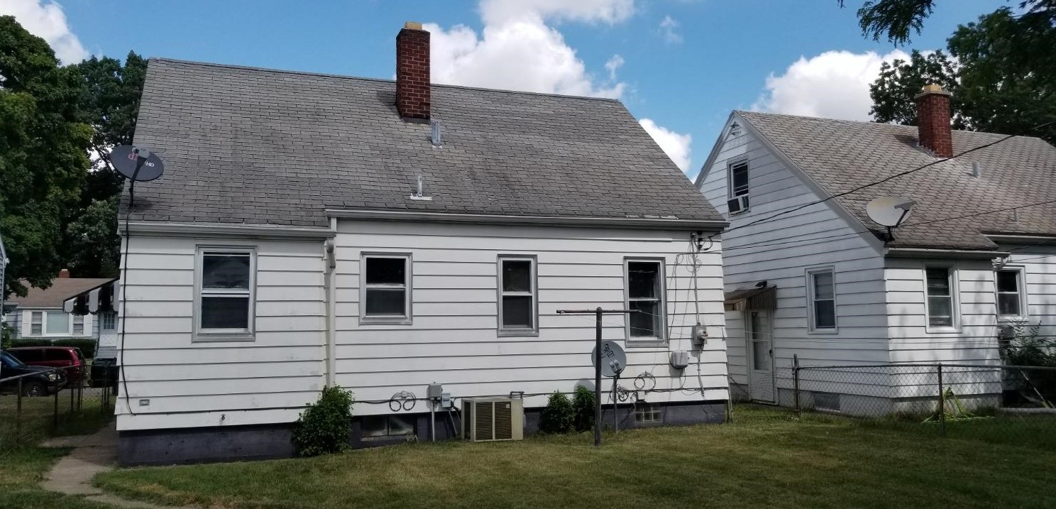 2902 Hartzer St, South Bend, IN 46628-1838