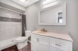 809 W 126th Ct, Crown Point, IN 46307 - Photo 2