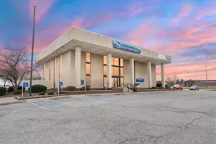 808 Vale Park Rd, Valparaiso, IN 46383 - Photo 2