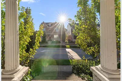 208 E Chicago Street, Valparaiso, IN 46383 - Photo 4