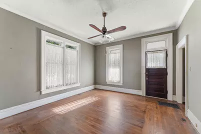 208 E Chicago Street, Valparaiso, IN 46383 - Photo 6