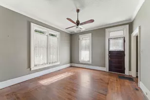 208 E Chicago St, Valparaiso, IN 46383 - Photo 6