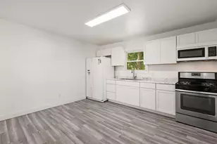 249 N Liberty St, Hobart, IN 46342 - Photo 10