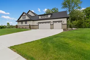 3350 Siena Dr, Valparaiso, IN 46385 - Photo 6