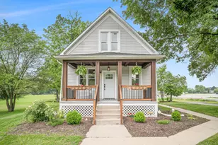 621 Pratt St, Crown Point, IN 46307 - Photo 1