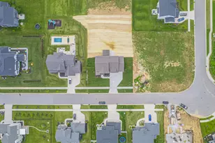 4805 Princess Dr, Valparaiso, IN 46383 - Photo 6