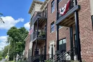 208 Campbell St, Valparaiso, IN 46385 - Photo 2