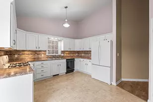 1641 Magnolia Dr, Hobart, IN 46342 - Photo 14