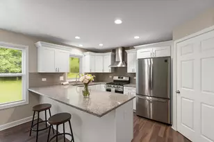 5888 Adams St, Merrillville, IN 46410 - Photo 4