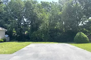 641 D Begonia St SE, Demotte, IN 46310 - Photo 4