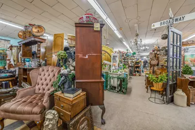 821 S Halleck Street, Demotte, IN 46310 - Photo 4