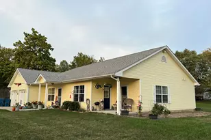 409 S Jefferson St, Hebron, IN 46341 - Photo 4